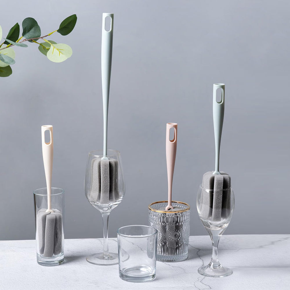 INVODA includes two brushes and two hooks for drying and organization.