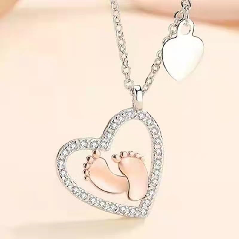 IPINK mom-to-be necklace pendant close-up showing the heart detail