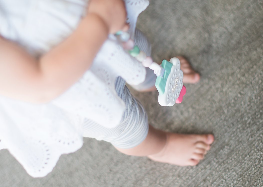 Easy-to-hold cupcake shape helps little hands grip securely.