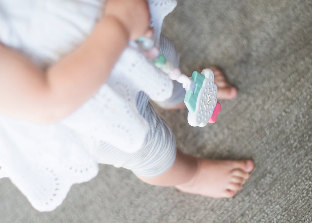 Easy-to-hold cupcake shape helps little hands grip securely.