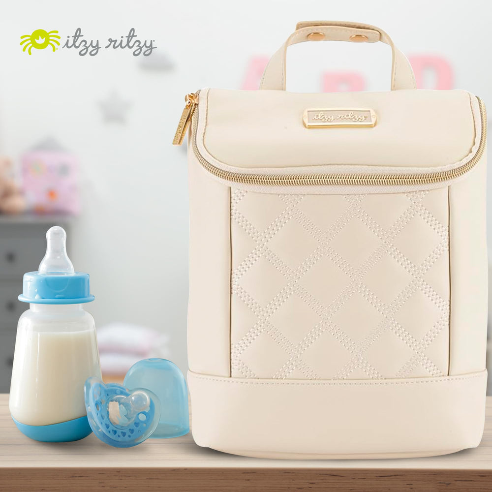 Itzy Ritzy bottle bag is lightweight and travel-friendly for on-the-go parents.