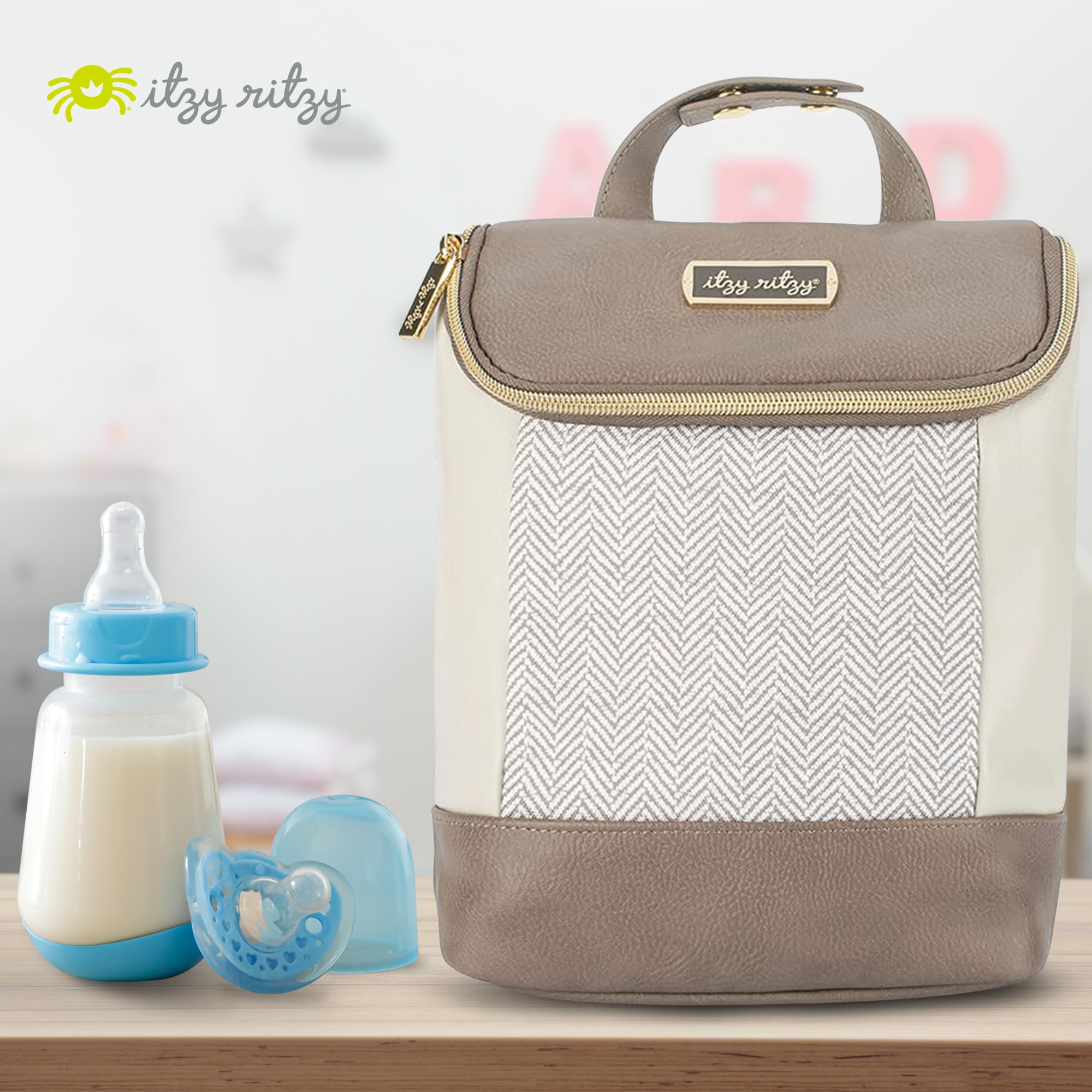 Itzy Ritzy Vanilla Latte interior pocket accommodates an ice pack (not included)