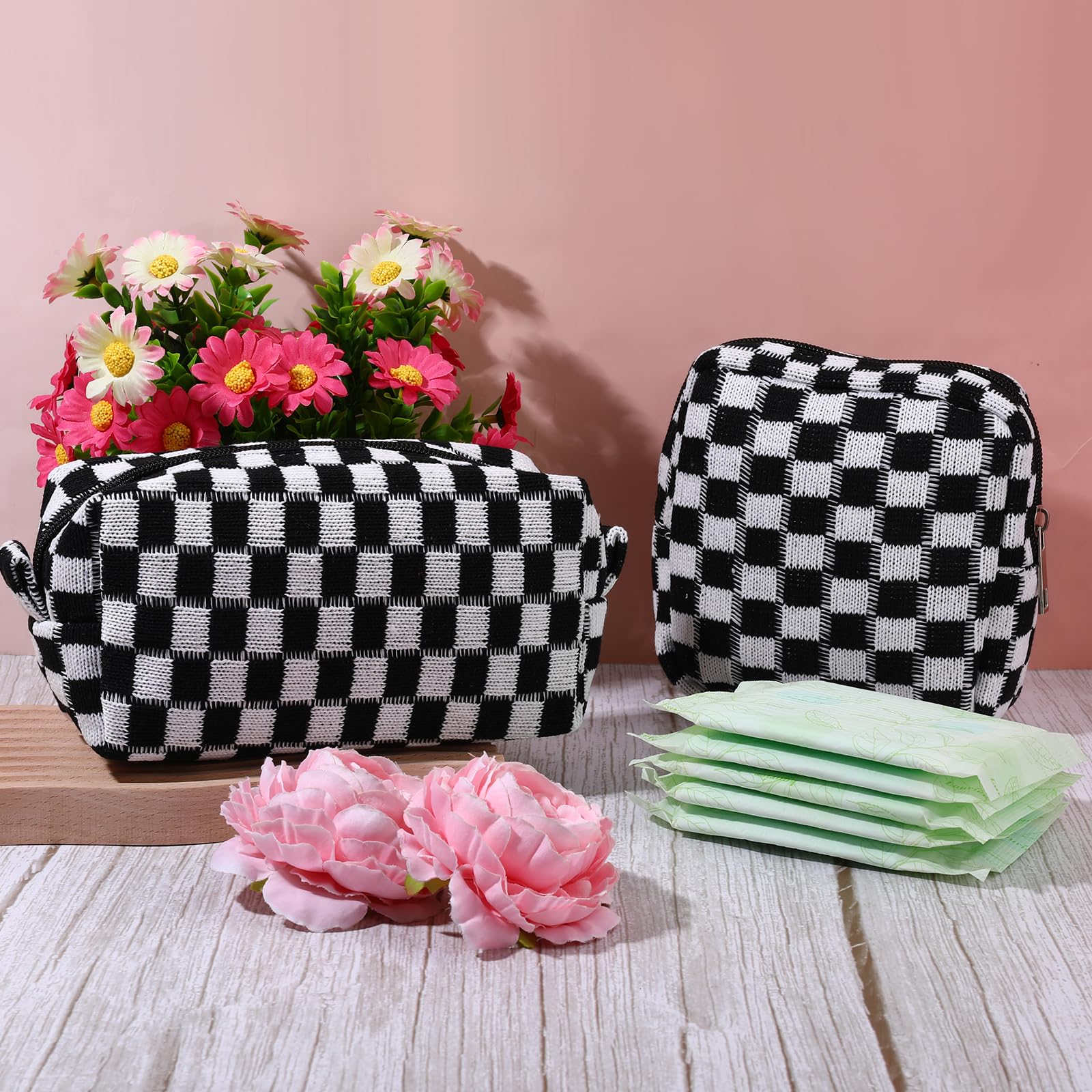 Jaarssho travel-friendly pad bag keeps essentials organized and private
