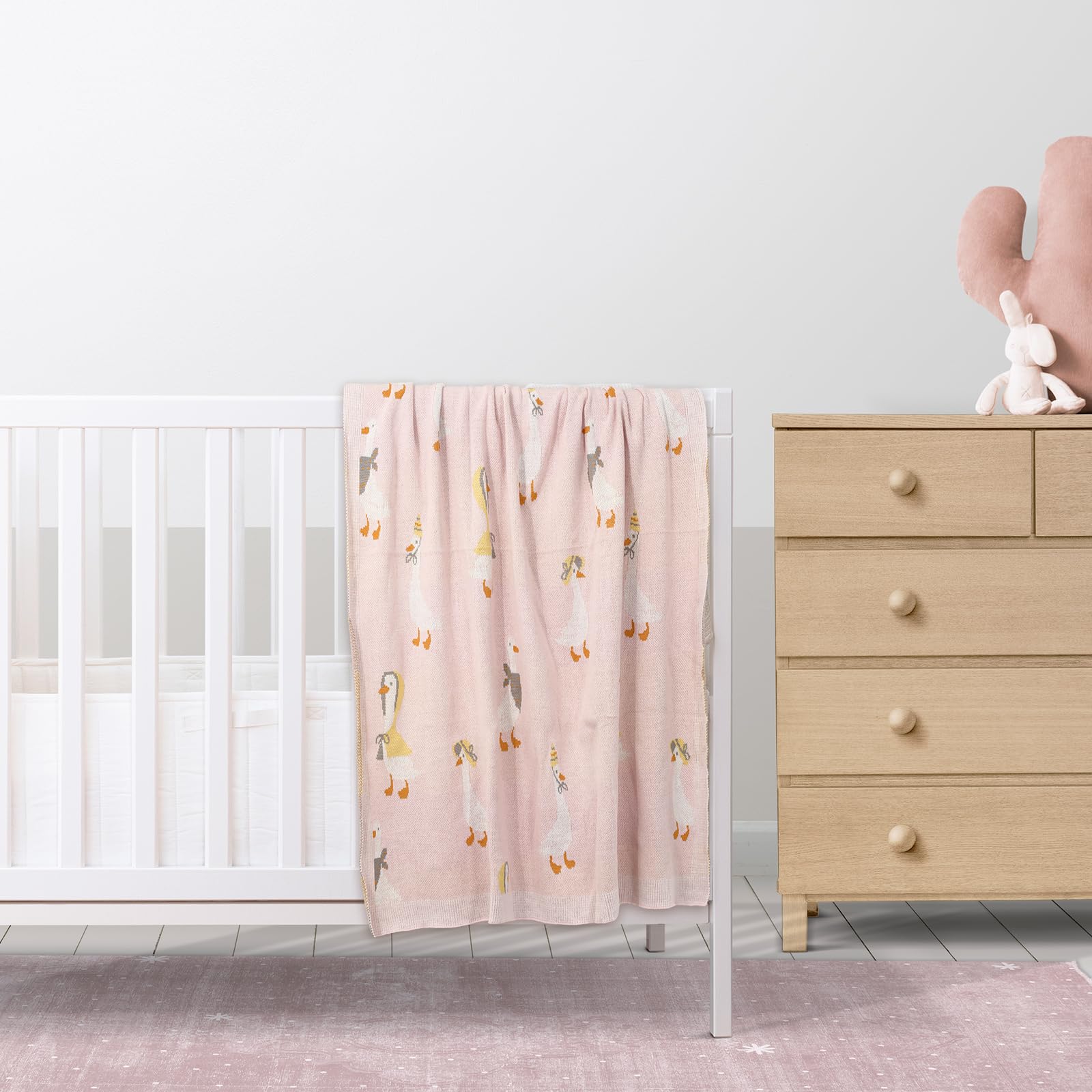 JarThenaAMCS Soft cotton blanket resists fading and deformation with use.