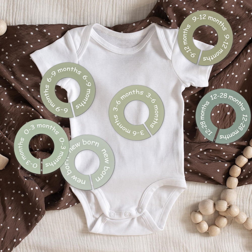 JarThenaAMCS baby shower favor divider offers a practical keepsake.
