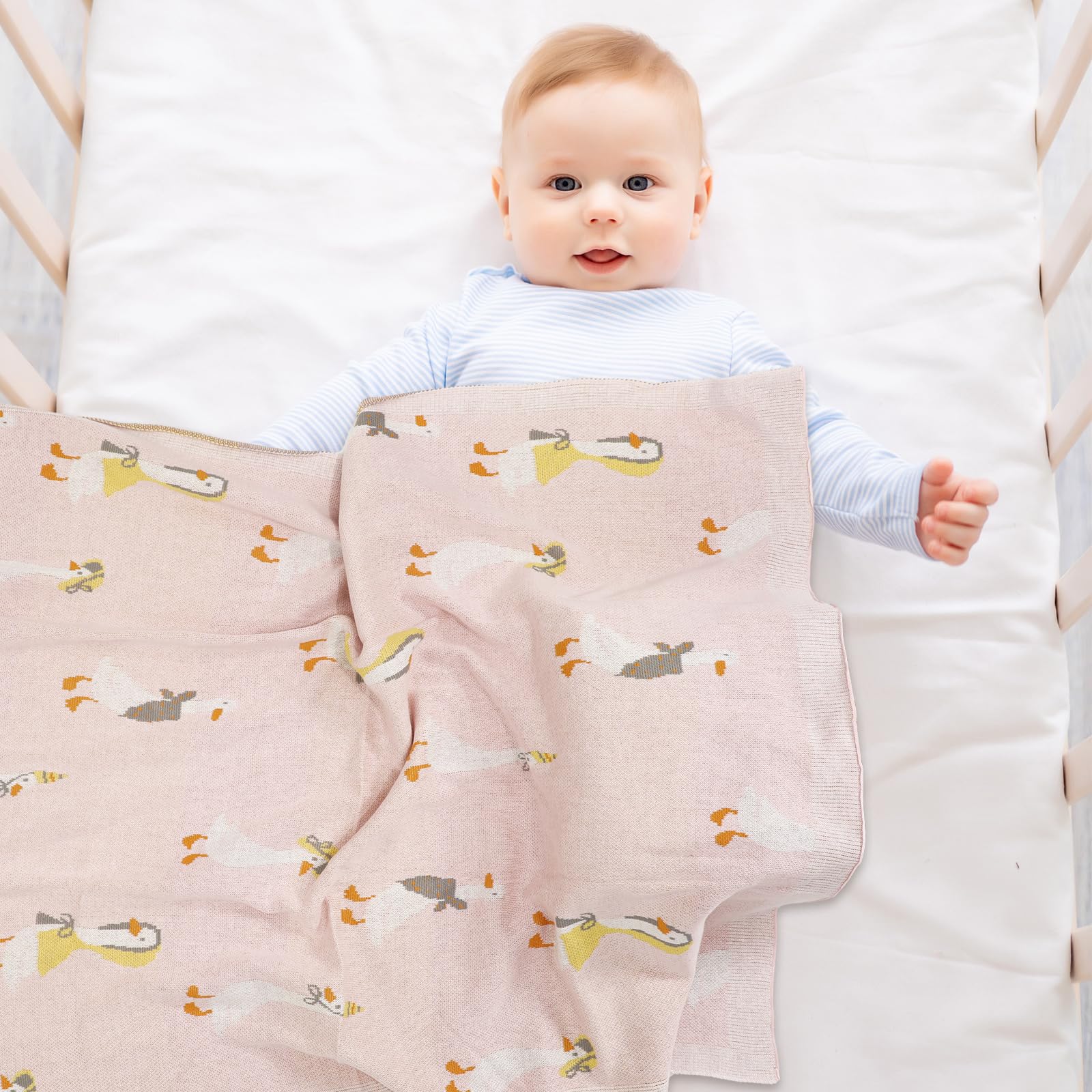 JarThenaAMCS 30x40 inch cotton blanket ideal for cribs and car seats.
