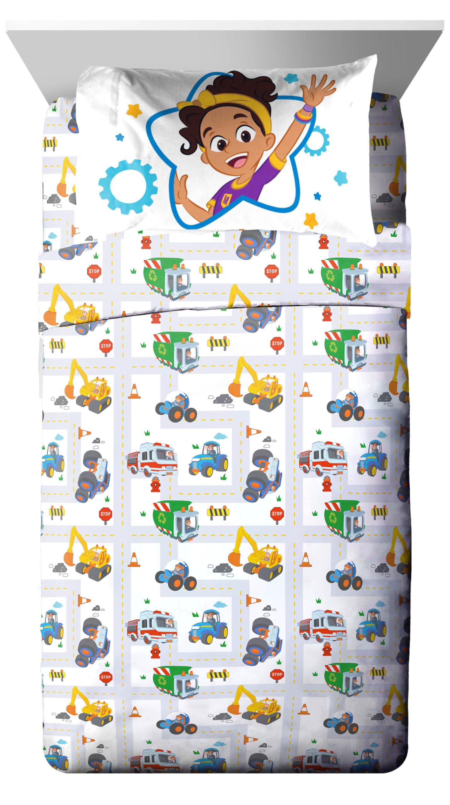 Jay Franco Blippi Meekah flat sheet brings bright color and cars design.