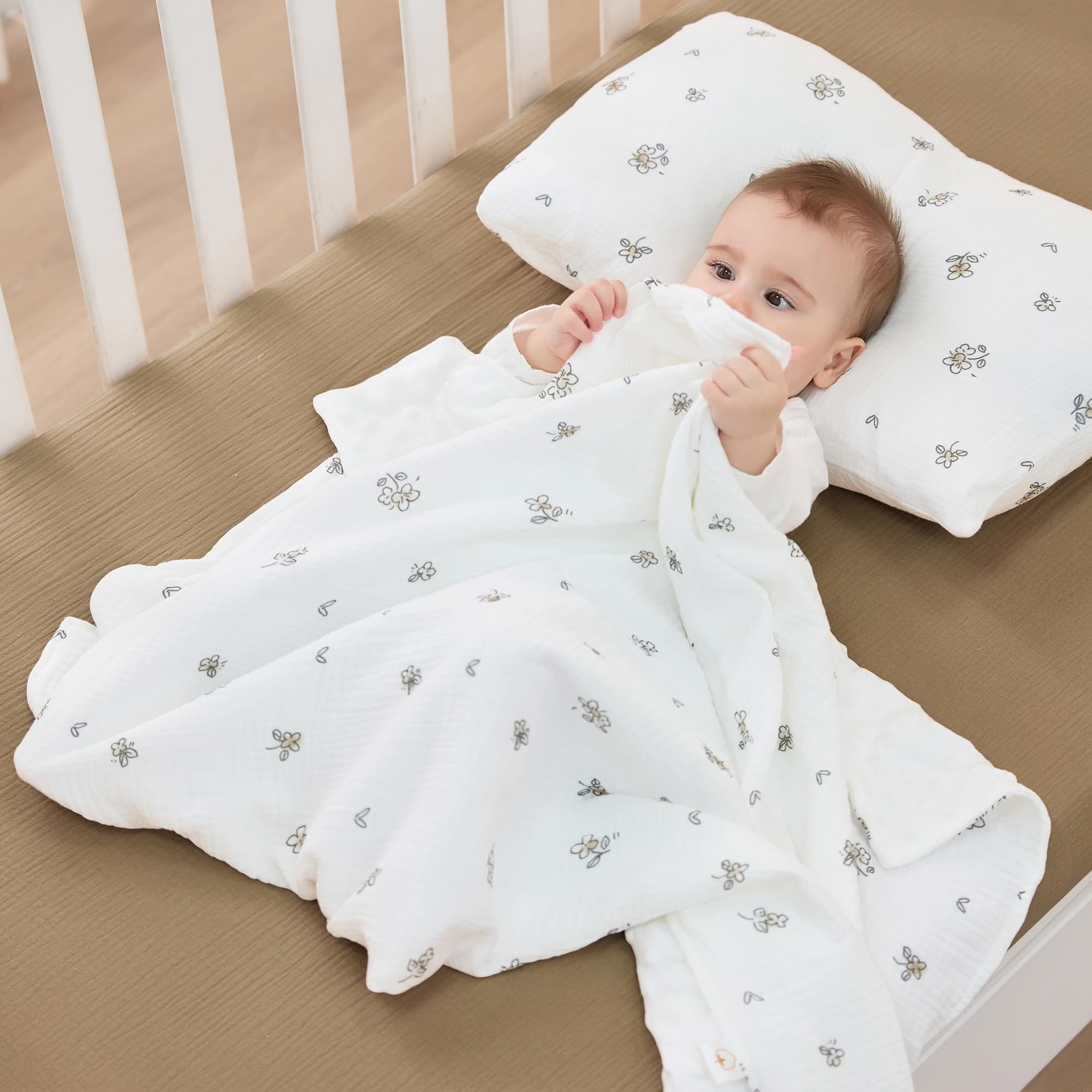 JELLYMONI plush fleece back provides extra warmth and cuddle-worthy coziness
