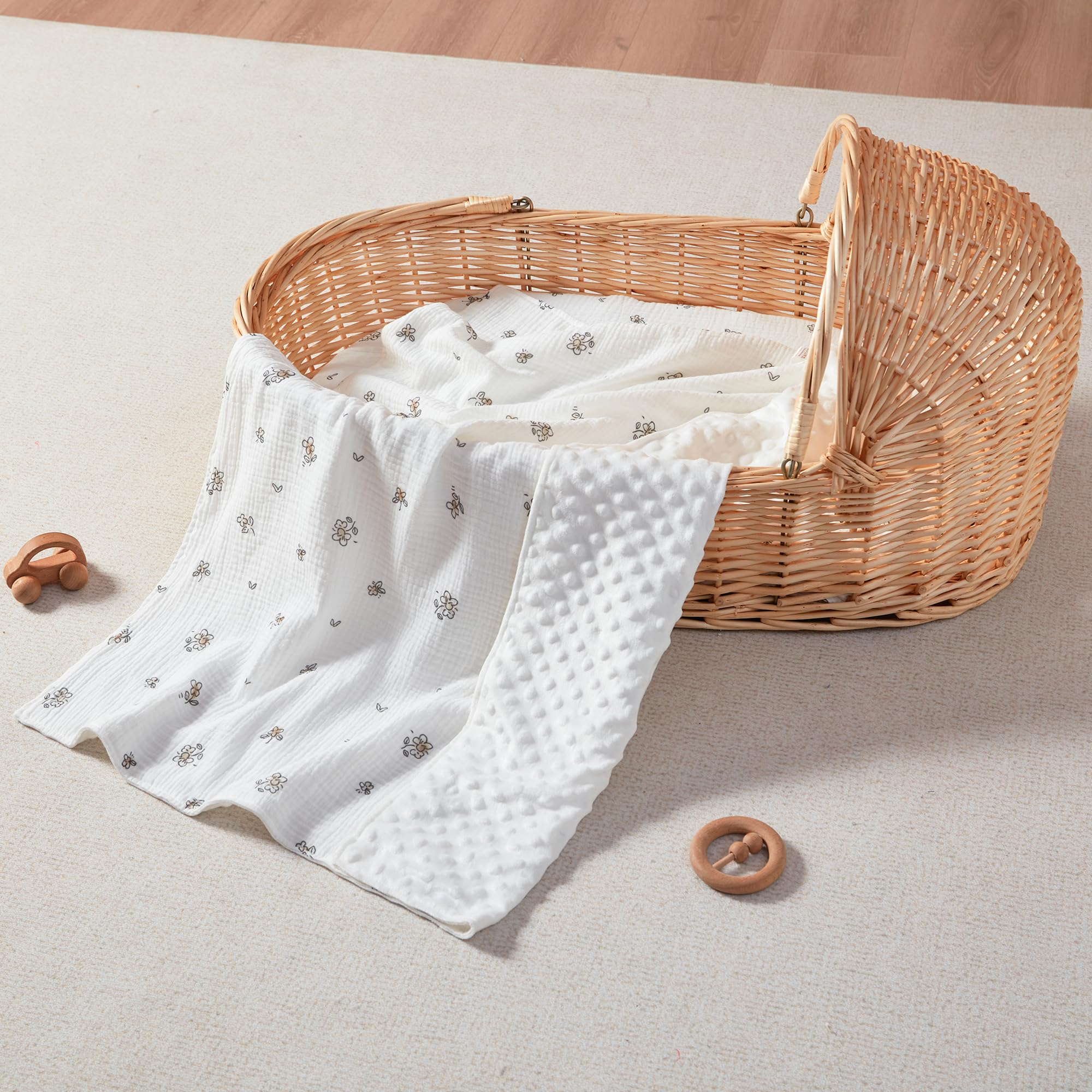JELLYMONI blanket serving as receiving or nursing cover on the go