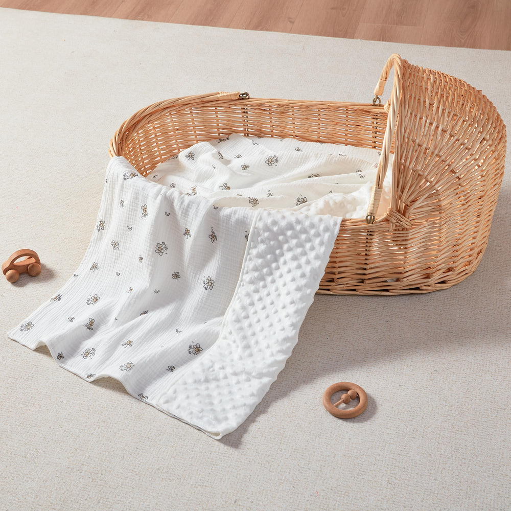 JELLYMONI blanket serving as receiving or nursing cover on the go