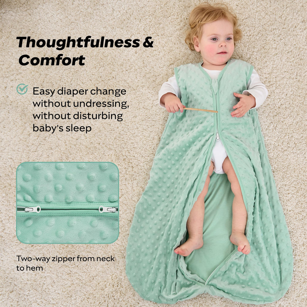 JELLYMONI two-way zipper enables easy nighttime diaper changes.