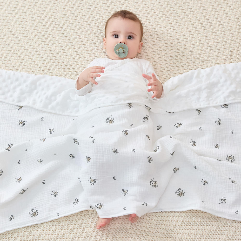 JELLYMONI plush blanket makes a thoughtful baby gift for new parents