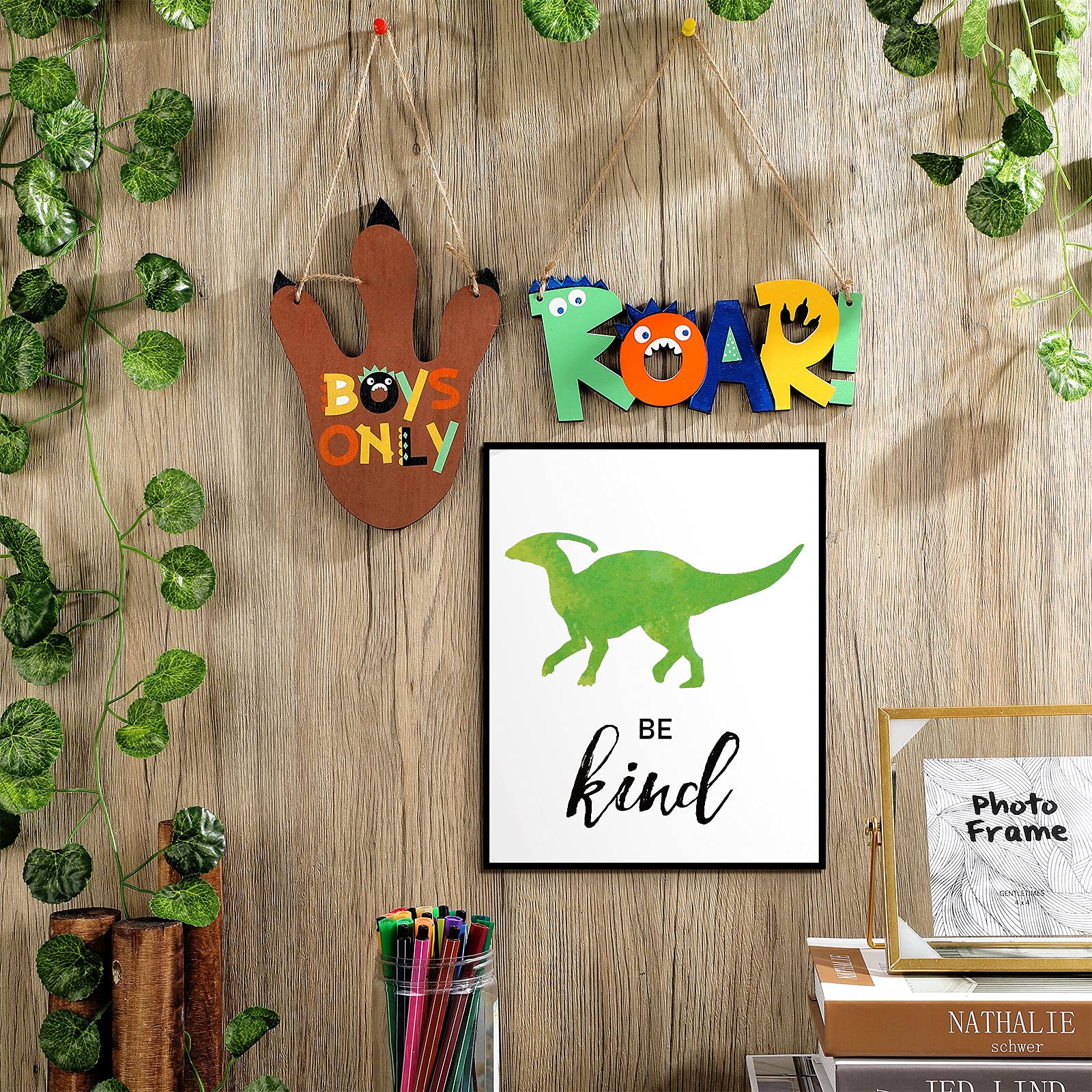 Jetec gift-ready dinosaur decor set for birthdays and nursery celebrations.