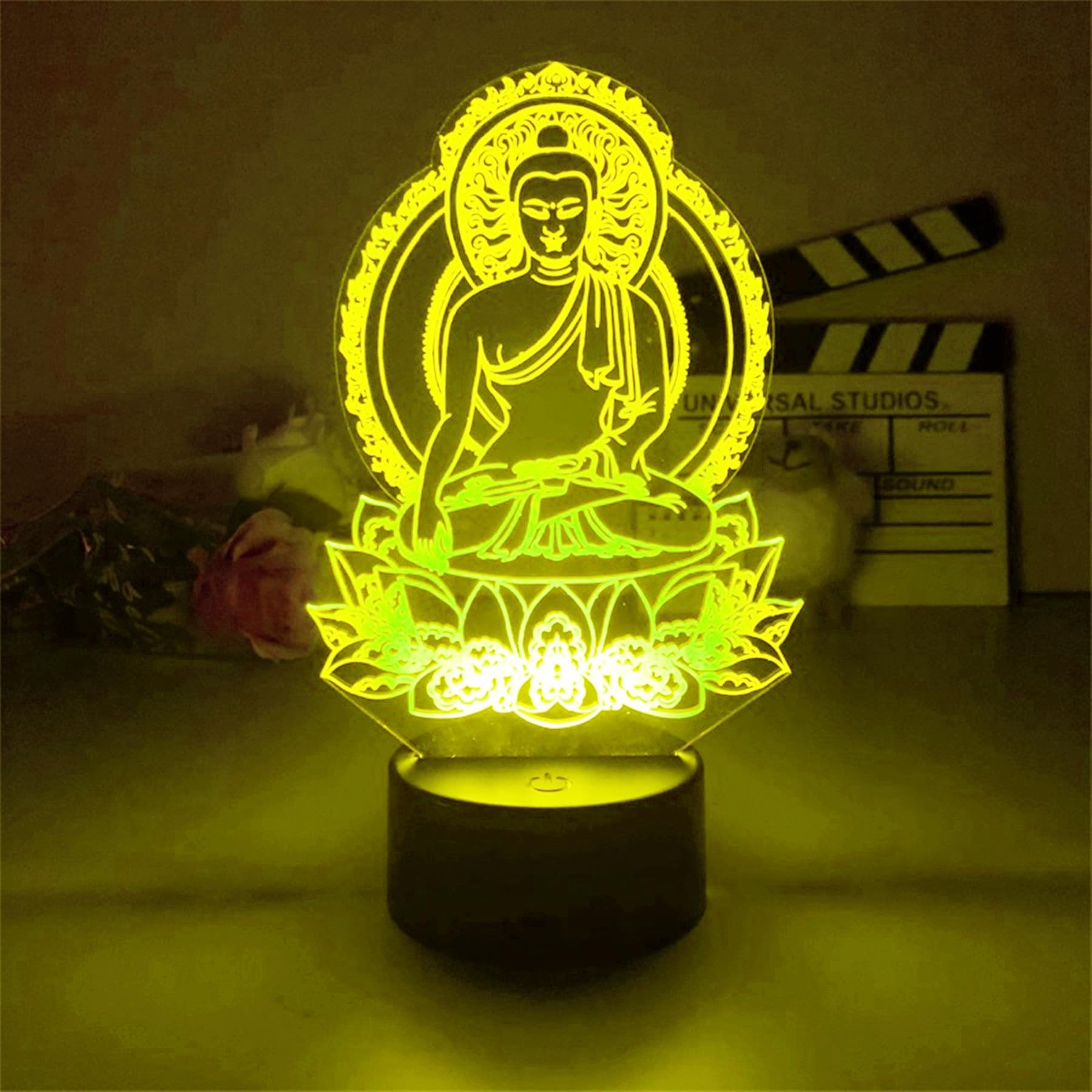 Jinnwell USB-powered night light fits desks and shelves.