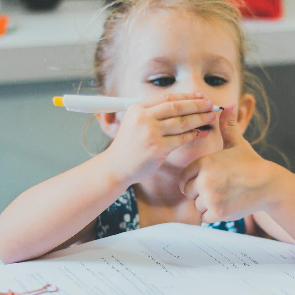 JNINTH Baby Bibs during mealtime and art time protect clothing with wipe-clean ease.