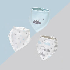 JN&LULU bandana bib cloud on baby demonstrates comfy, adjustable fit for growing tots.