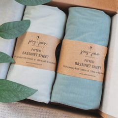 Joey and Joan bassinet sheet for 4moms Breeze Plus 1045 fits snugly and securely.