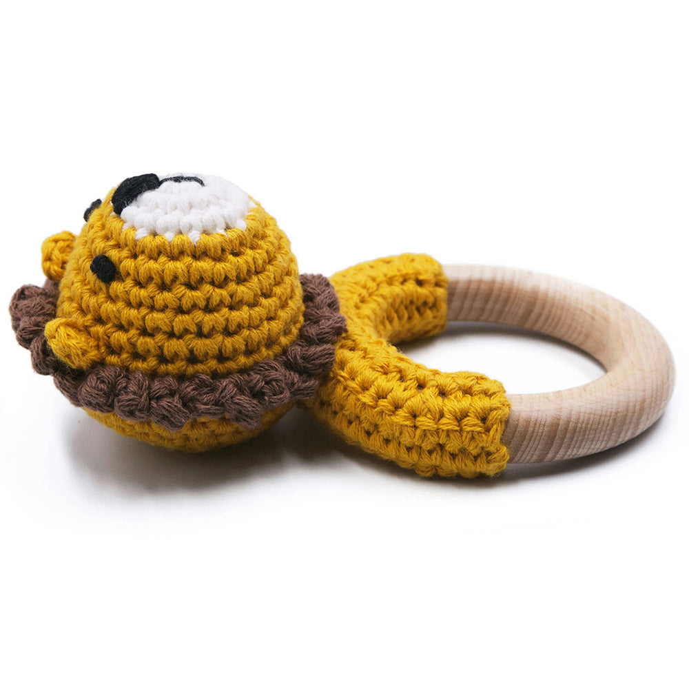 Joliecraft teething ring in beech wood offers safe, soothing gnaw for little ones.
