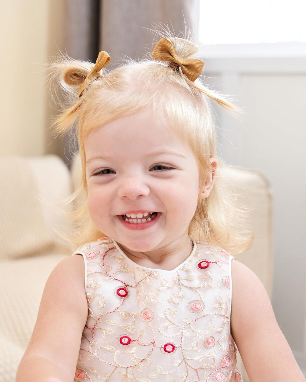 Jollybows 2-inch elastic bows stay in place on thin or thick hair.