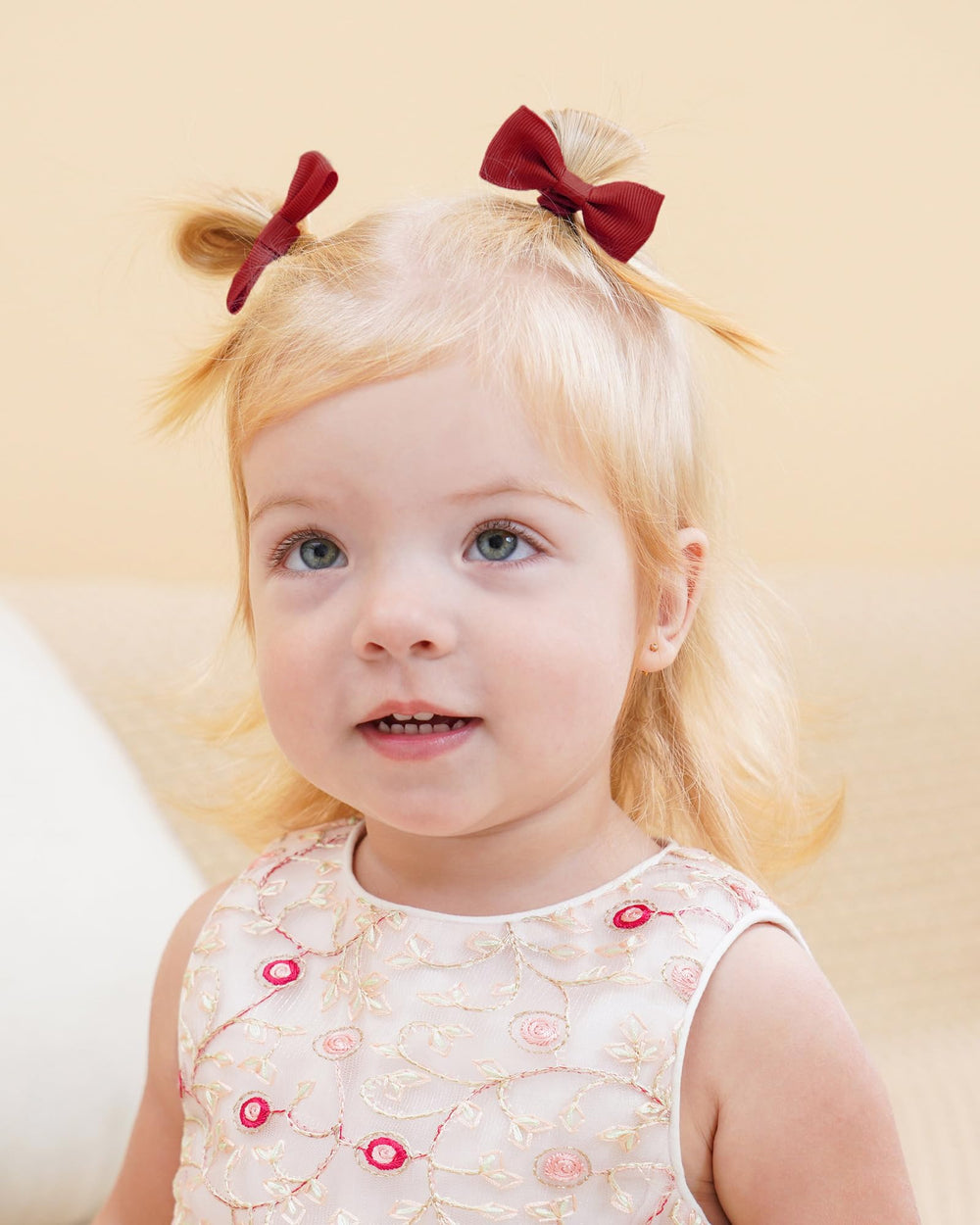Jollybows soft grosgrain bows connect to hair ties smoothly.