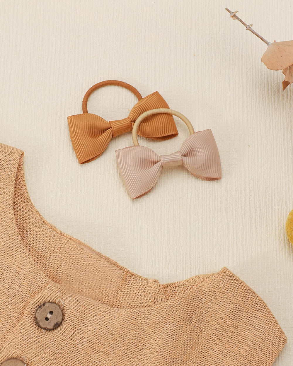 Jollybows colorful bow set for versatile styling across outfits.