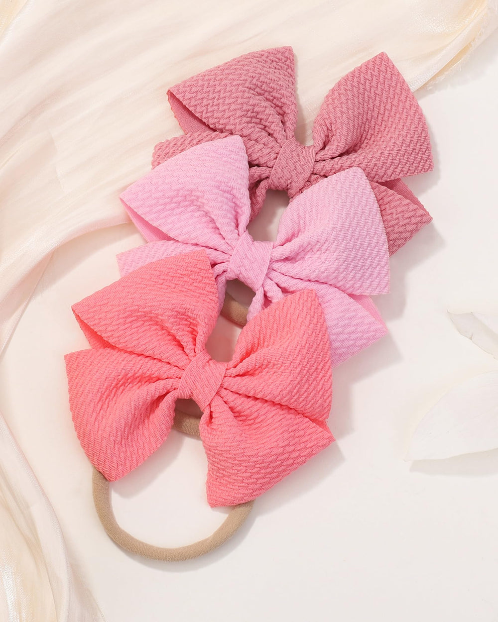 Jollybows non-slip stretchy band keeps bows in place without marks.