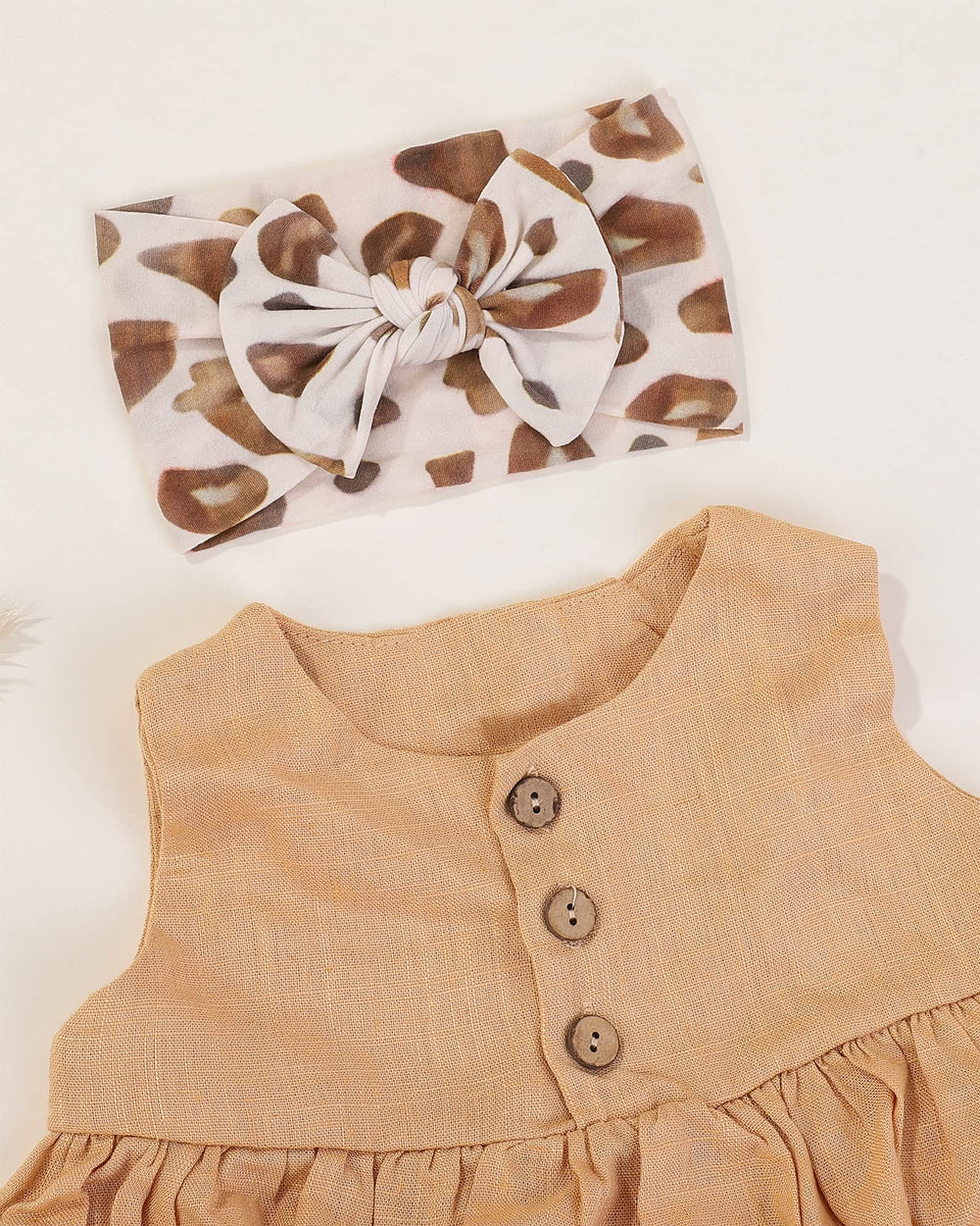 Jollybows soft stretchy nylon headband that stays in place without marks.