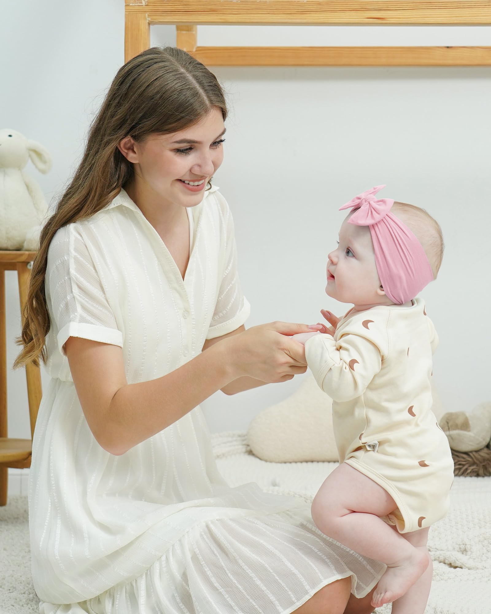 Jollybows stretchy nylon headband delivers comfortable wear without slipping.