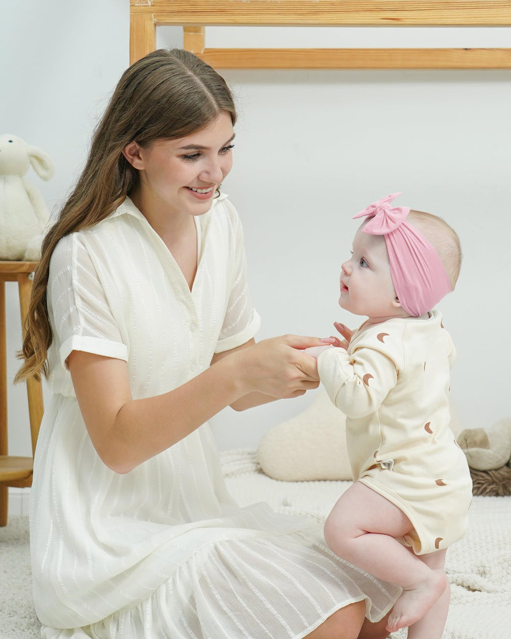 Jollybows stretchy nylon headband delivers comfortable wear without slipping.