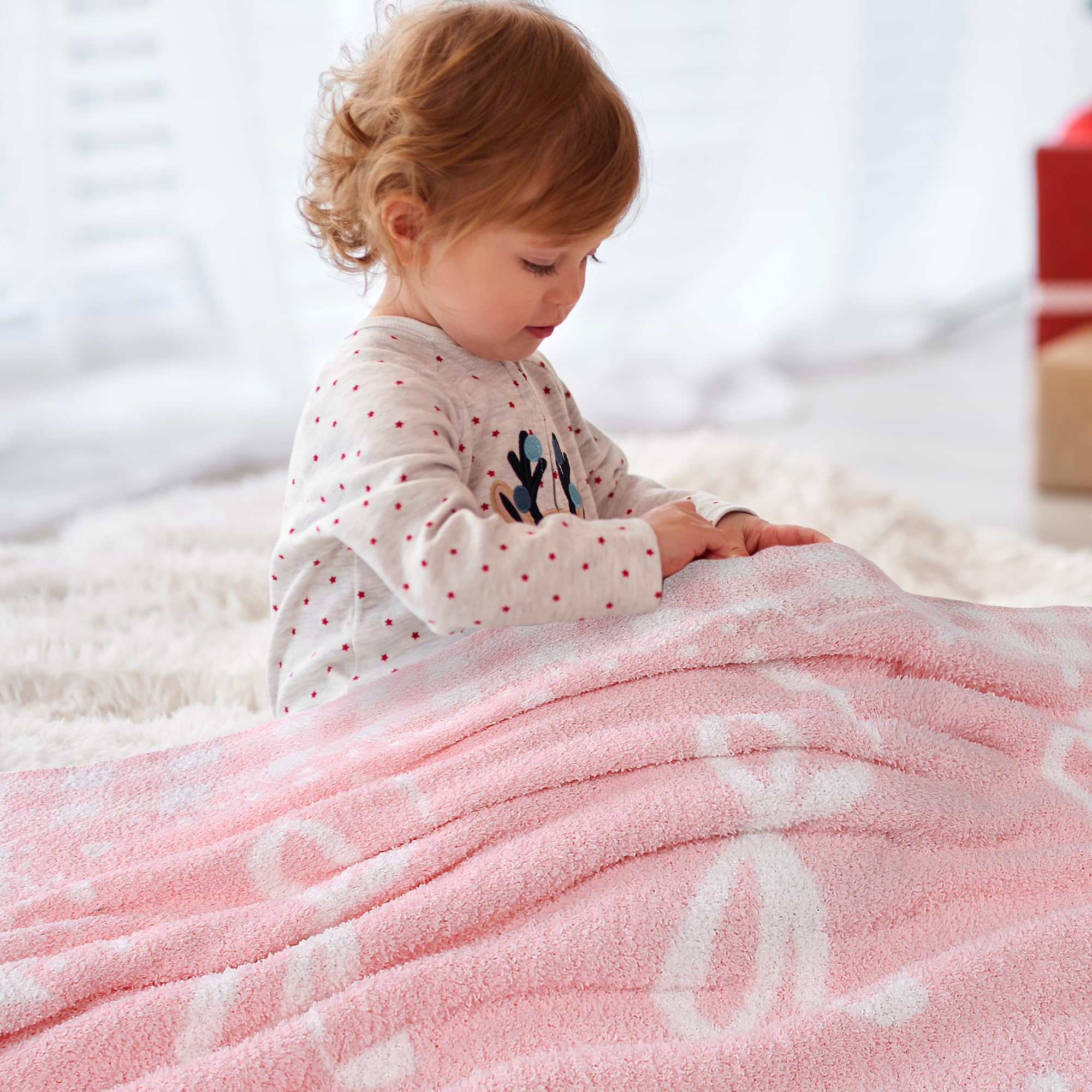 JOOJA machine-washable blanket stays soft after frequent washes.