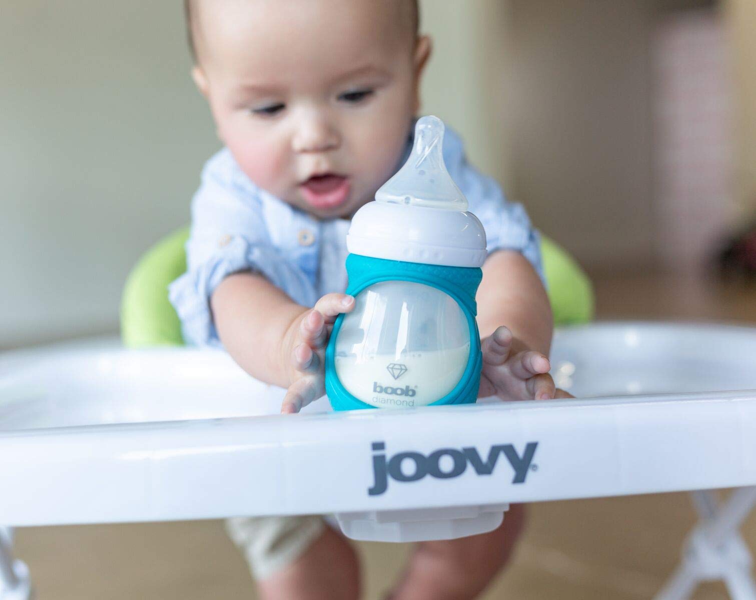 Joovy Boob Diamond colic-proof design reduces bubbles during feeding.
