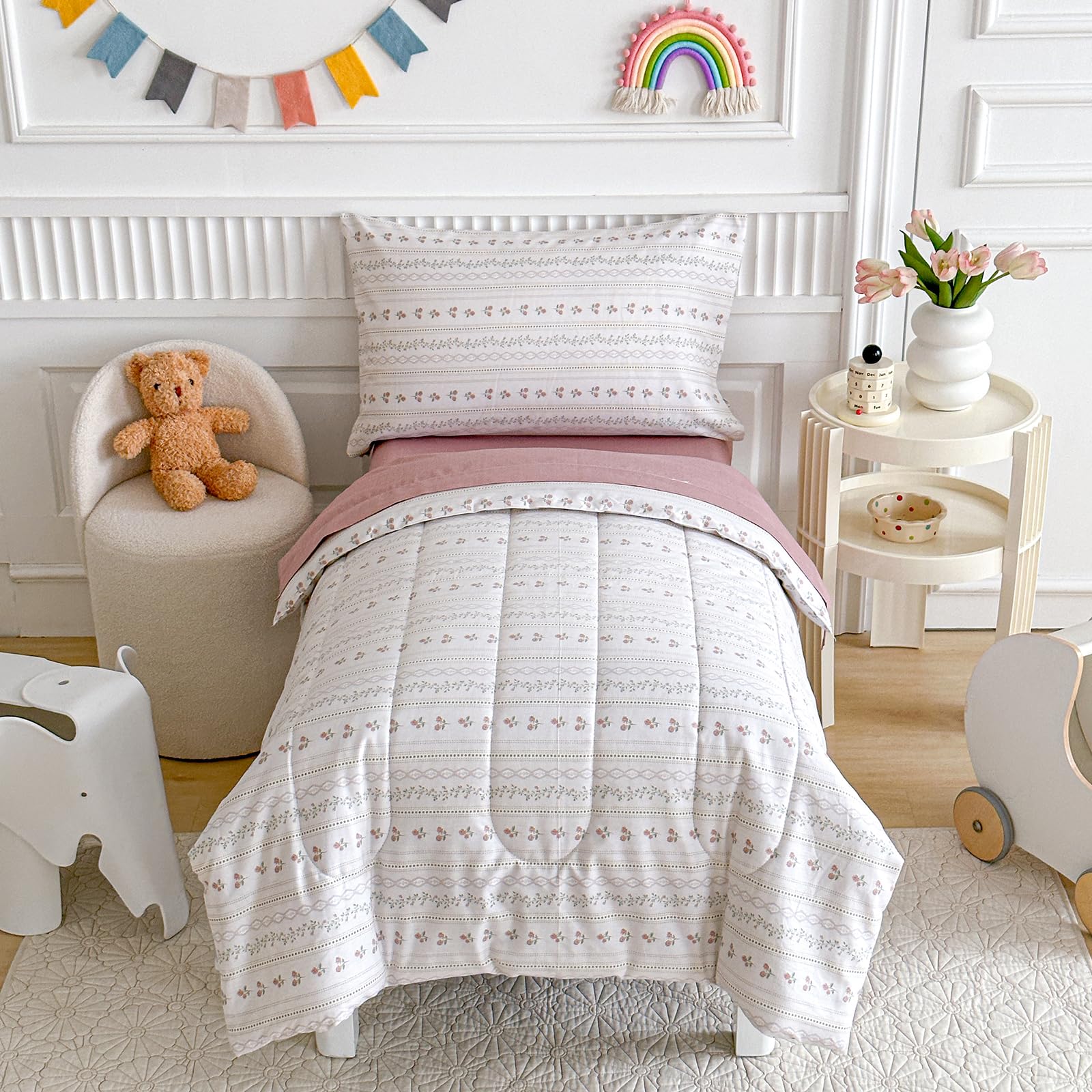Joyreap fitted bottom sheet fits standard toddler beds securely.