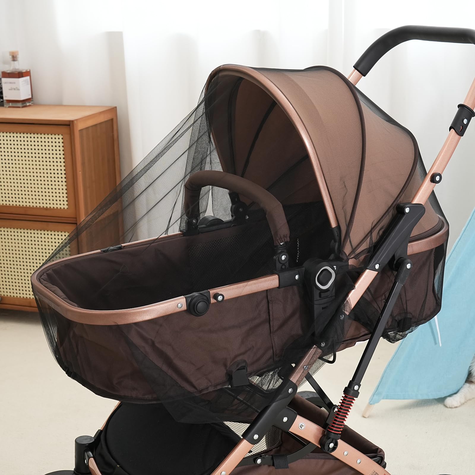 JQCOVEI indoor-outdoor baby netting is versatile for walks and indoor use.