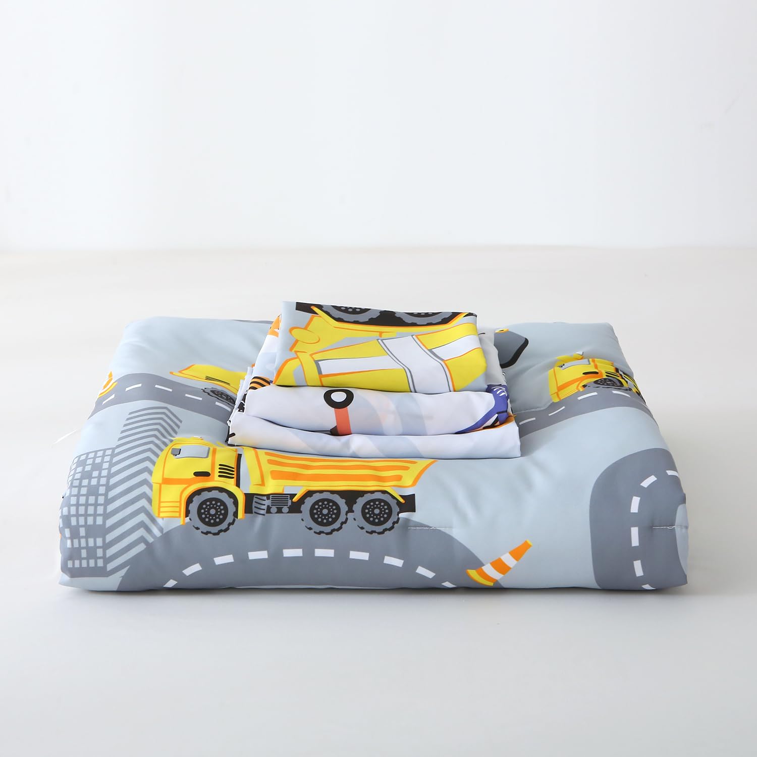 JQWUPUP bedding enhances a kid-friendly room with construction theme