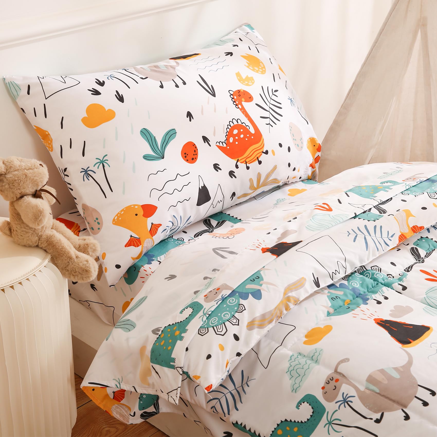 JSD Dinosaur Bedding all-season-comfort — ideal for year-round toddler sleep.