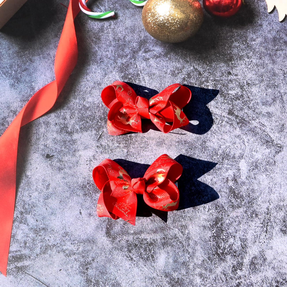 JUCCPUL snowflake patterned clip complements winter outfits and party looks.