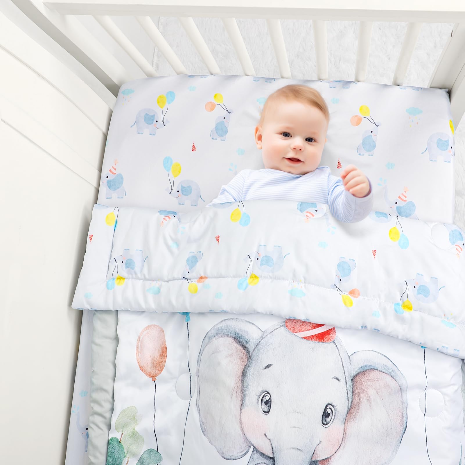 Jundetye elephant pattern bedding stimulates imagination in a soft gray-blue theme.