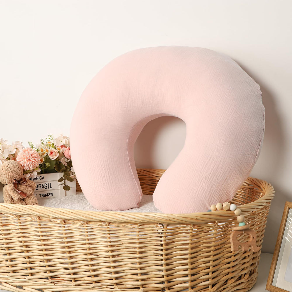 Jundetye fits curved nursing pillows securely for tidy feeding.