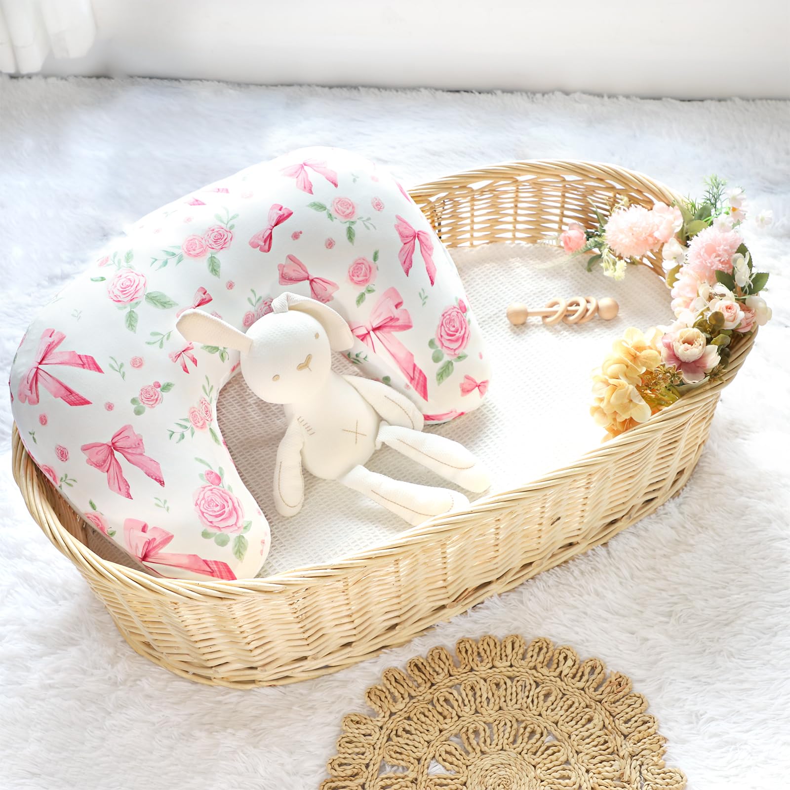 Jundetye cover provides year-round comfort with soft, stretchy fabric.