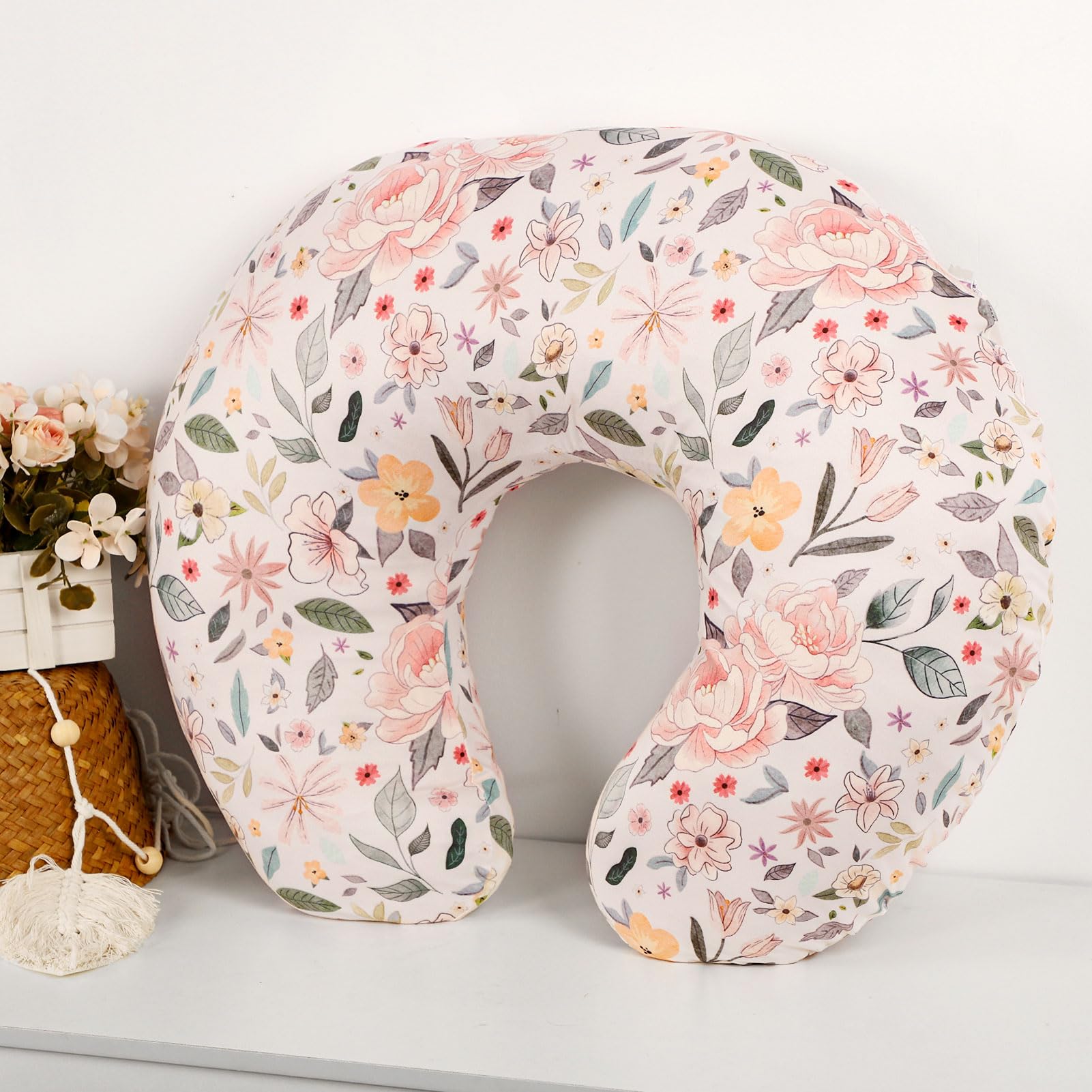 Jundetye soft polyester fabric keeps baby comfortable during feeds