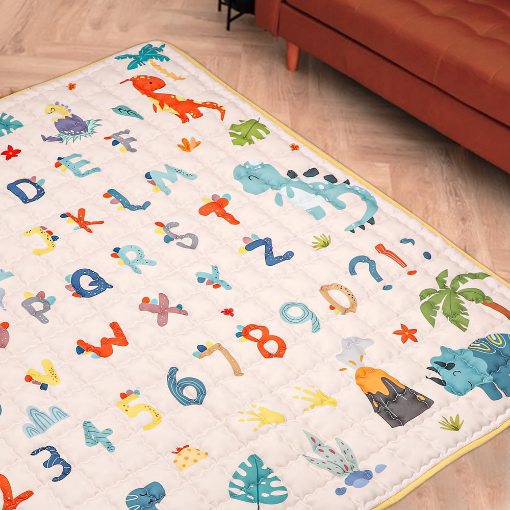 Jundetye easy-care surface resists stains and is machine washable.