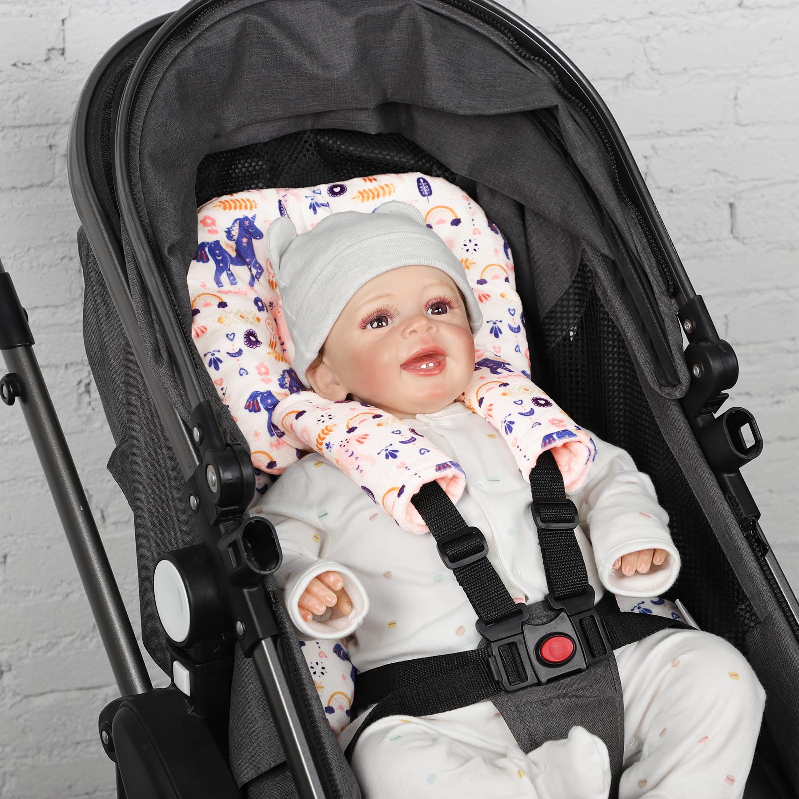 Jundetye year-round cushion helps keep seats clean and tidy.