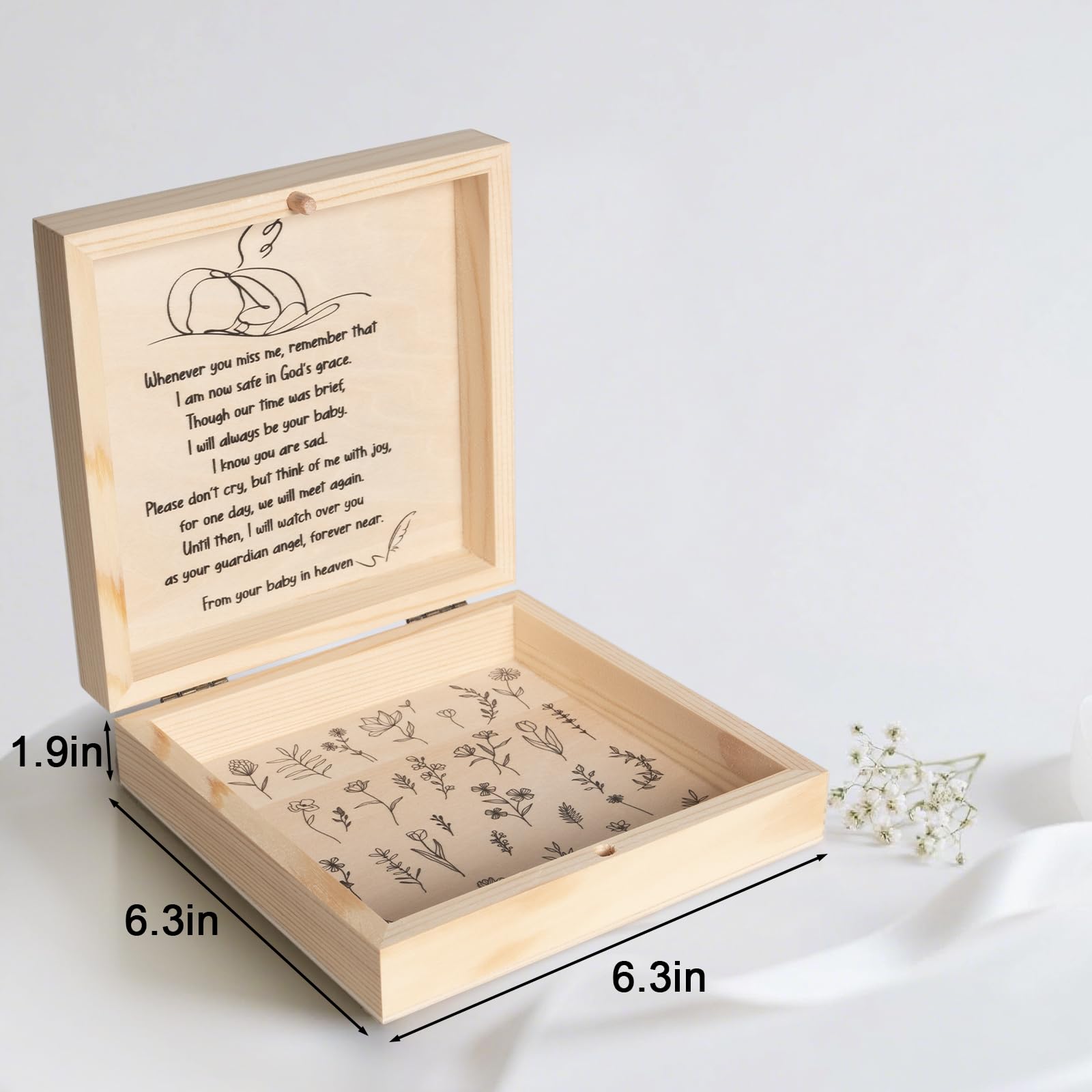 Box size 14x14x2.7 cm keeps memories close.