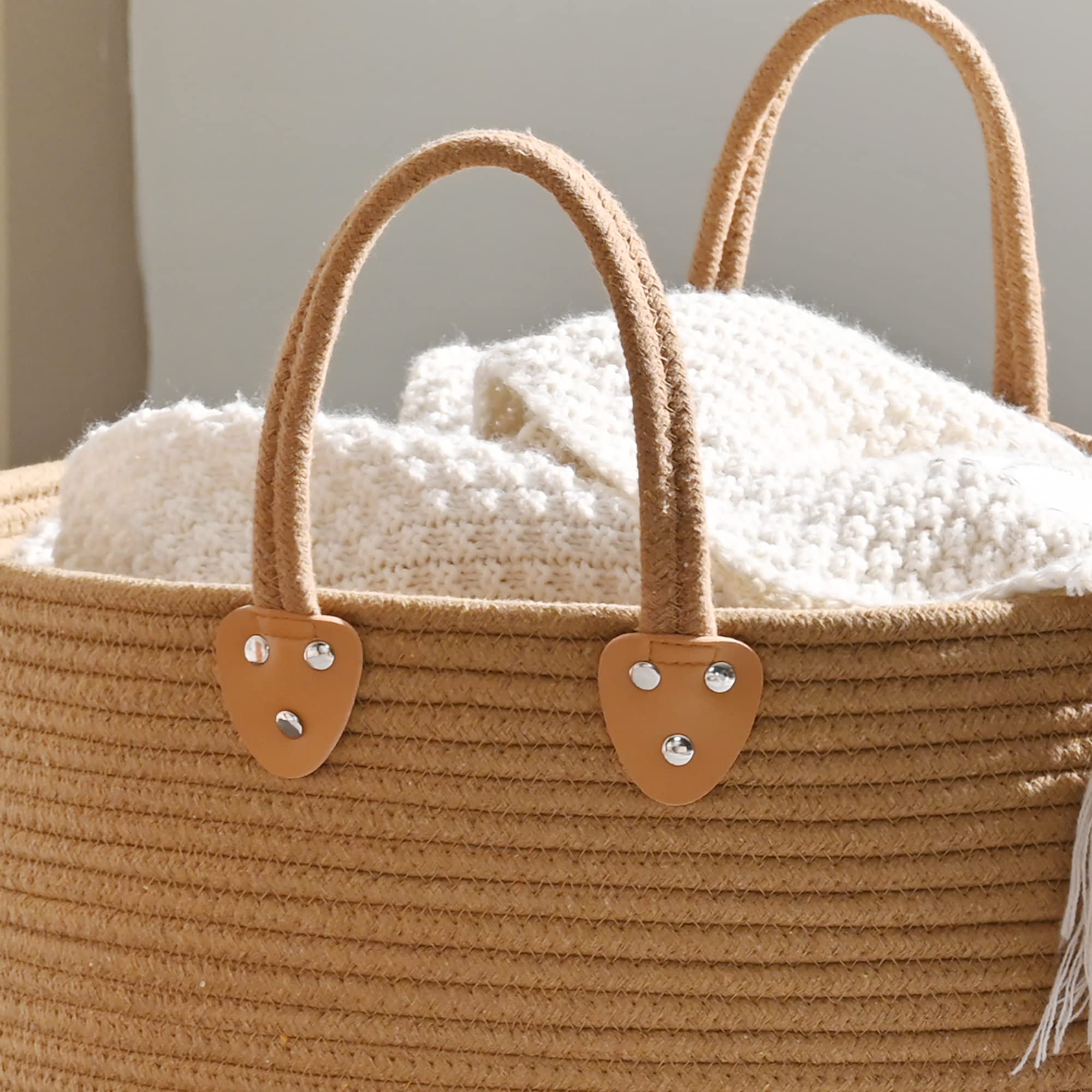 KAKAMAY foldable cotton rope basket emphasizes lightweight portability.