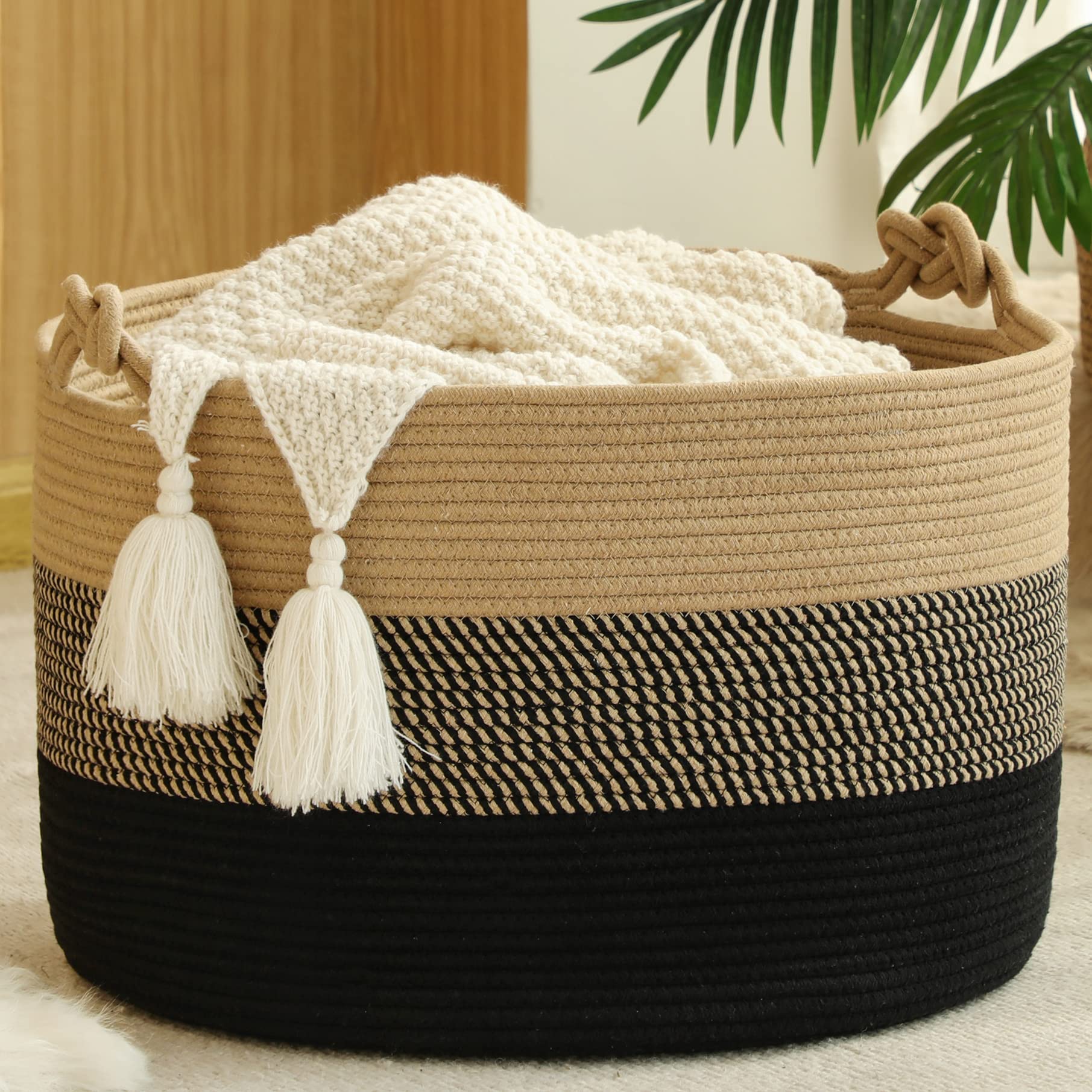 KAKAMAY large blanket basket in rope weave, ideal for living room storage.