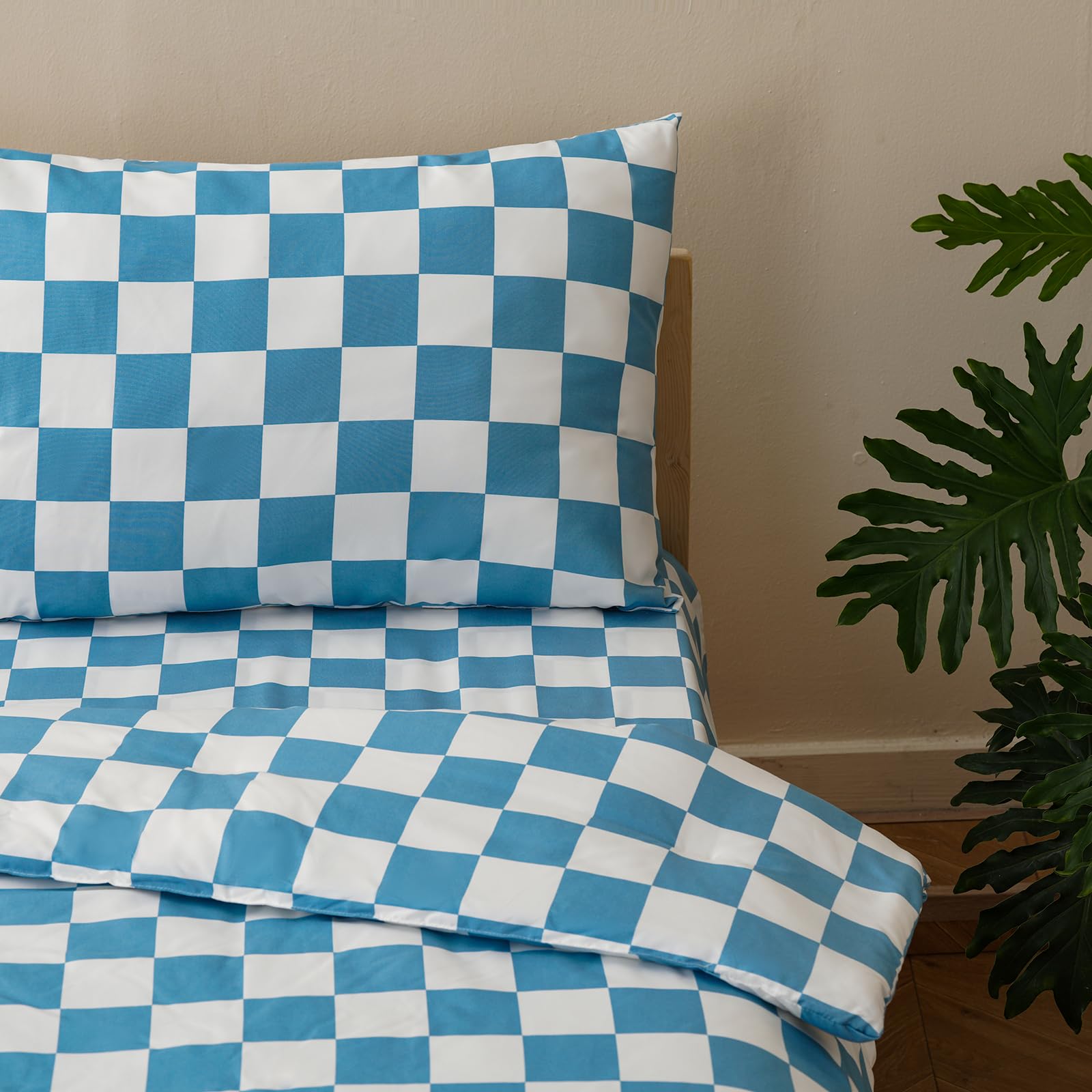 KAREVER Grid fitted sheet in blue-white checkered design with elastic edges for a snug fit
