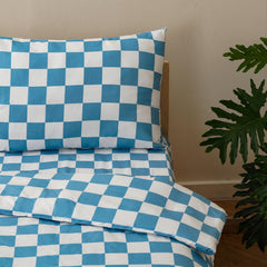 KAREVER Grid fitted sheet in blue-white checkered design with elastic edges for a snug fit