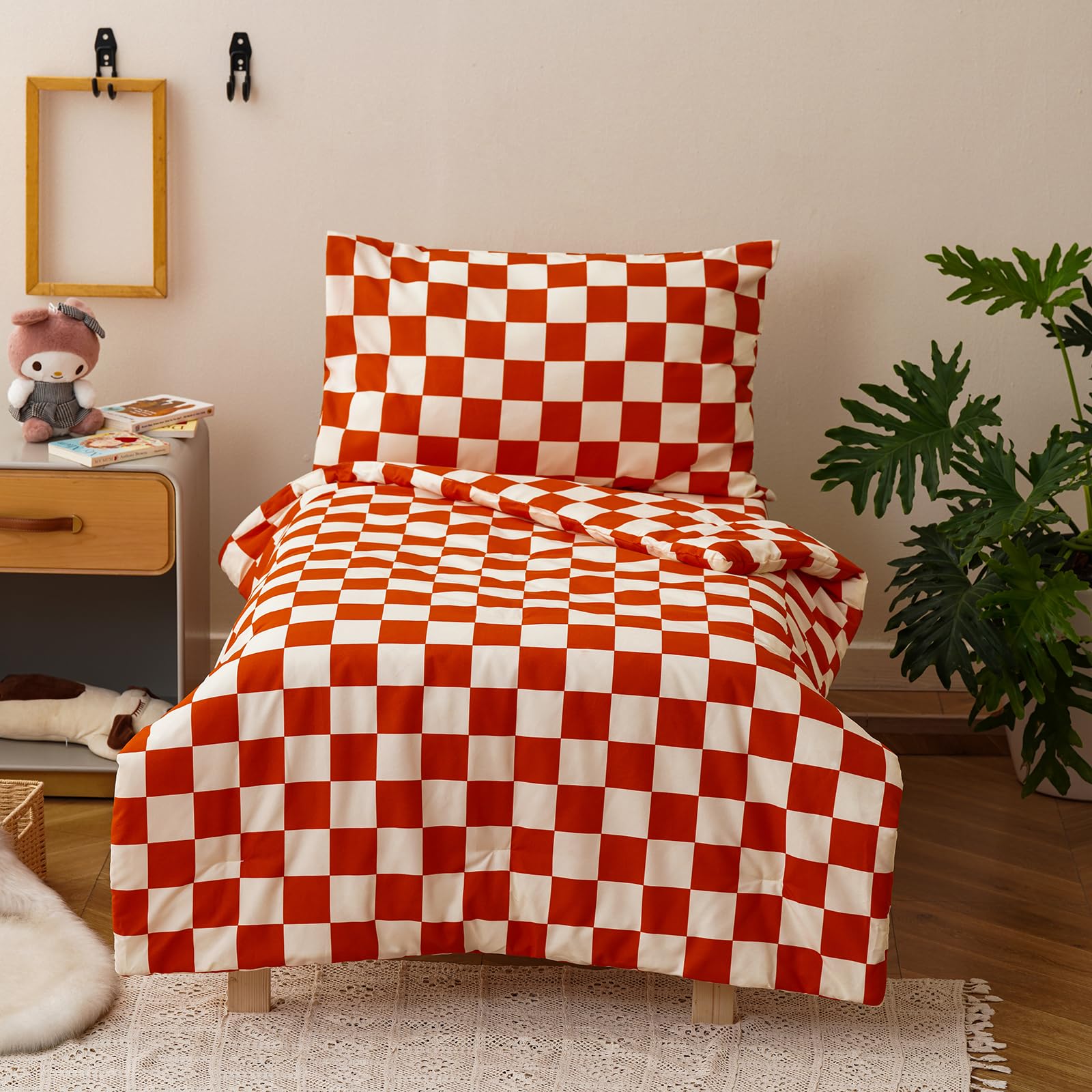 KAREVER Grid orange-white checkered toddler bedding for cozy all-season comfort