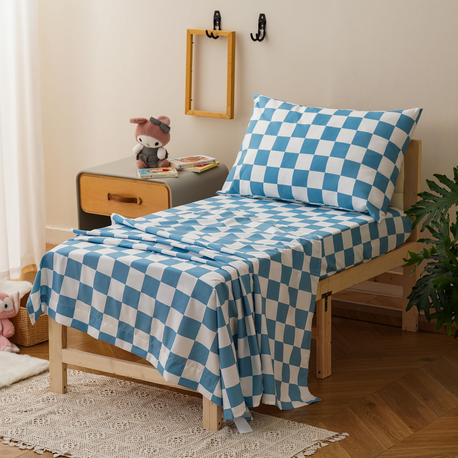 Packaging of KAREVER Grid bedding, vacuum-sealed bag for compact delivery