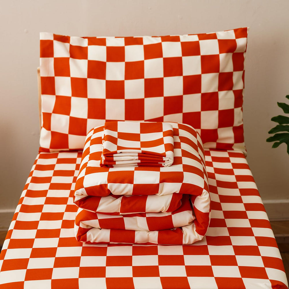 KAREVER Grid pillowcase adds softness for gentle bedtime comfort